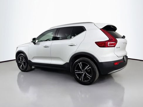 Certified 2025 Volvo XC40 B5 Core image 8