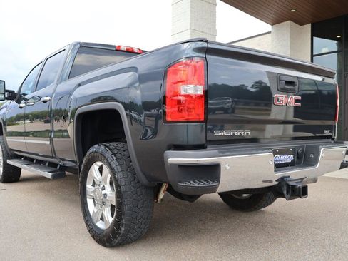 Used 2019 GMC Sierra 2500 SLT w/ Duramax Plus Package AWD/4WD image 3
