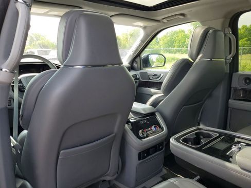 Used 2019 Lincoln Navigator Reserve w/ Cargo Package AWD/4WD image 29