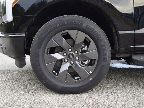 New 2025 Ford F150 Lightning Lariat image 25