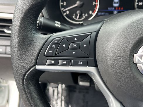 Used 2025 Nissan Altima 2.5 SV FWD image 32