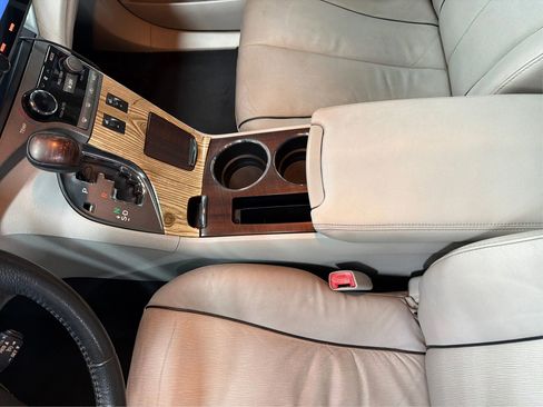 Used 2009 Toyota Venza Wagon 4D image 38