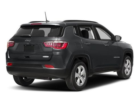 Used 2017 Jeep Compass Latitude w/ Popular Equipment Group FWD image 5