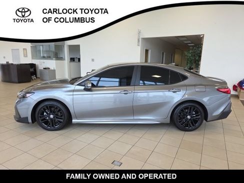 Used 2025 Toyota Camry SE FWD image 1
