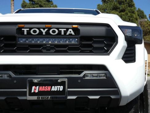 Used 2025 Toyota Tacoma SR5 image 18