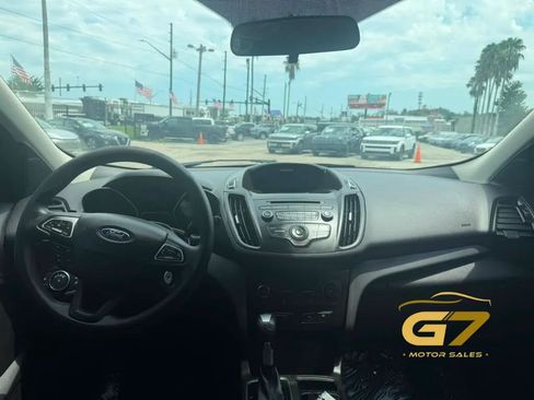 Used 2017 Ford Escape SE FWD image 9