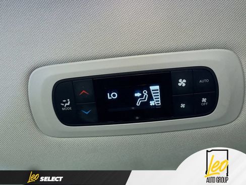 Used 2022 Chrysler Pacifica Touring-L FWD image 27