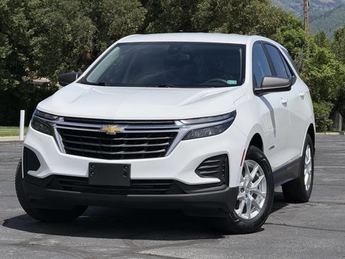 Used 2022 Chevrolet Equinox LS w/ LS Convenience Package AWD/4WD image 1