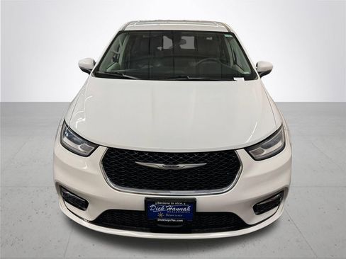Used 2023 Chrysler Pacifica Touring-L FWD image 12