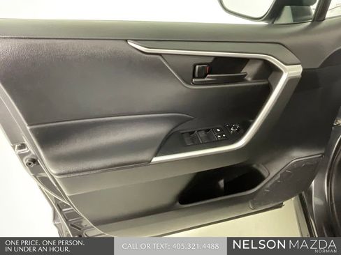 Used 2022 Toyota RAV4 LE FWD image 17