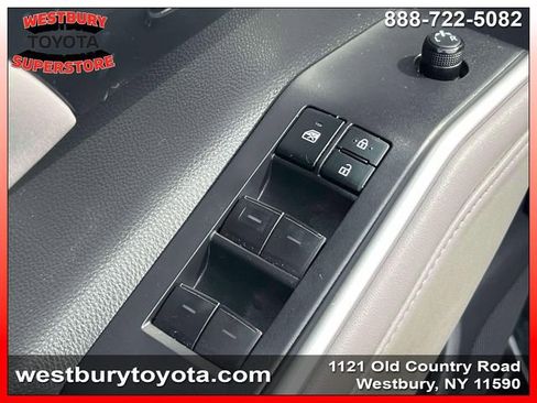 Used 2022 Toyota Highlander XLE image 21