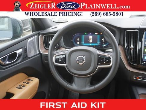 Used 2023 Volvo XC60 B5 Ultimate image 15