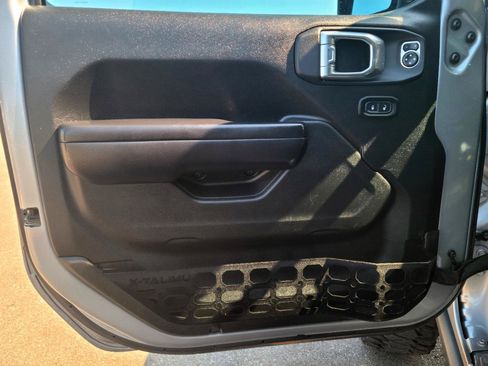 Used 2021 Jeep Gladiator Rubicon AWD/4WD image 8