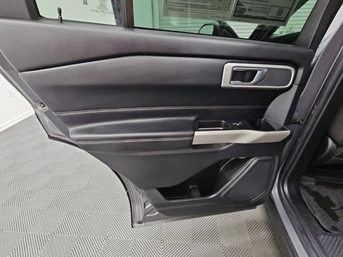 Used 2021 Ford Explorer XLT RWD image 34