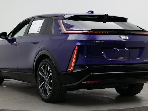 Used 2024 Cadillac Lyriq Sport AWD/4WD image 7