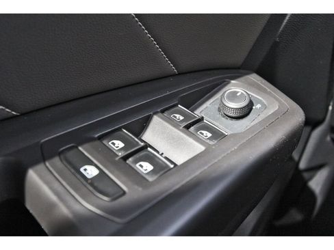 Used 2022 Volkswagen Atlas Cross Sport SE FWD image 23