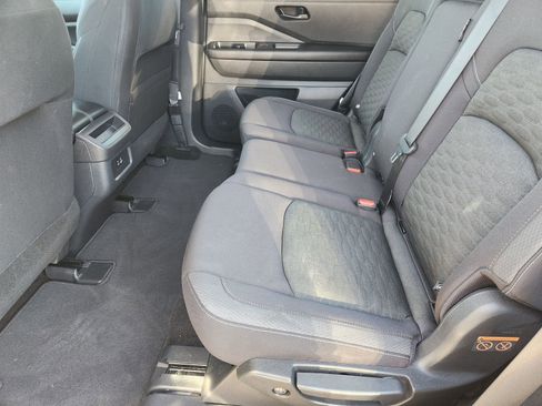 Used 2023 Nissan Pathfinder S image 32