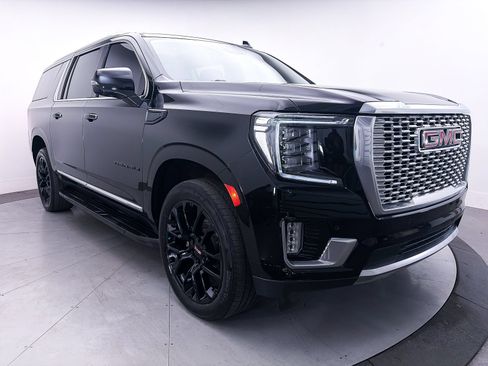 Used 2023 GMC Yukon XL Denali AWD/4WD image 12