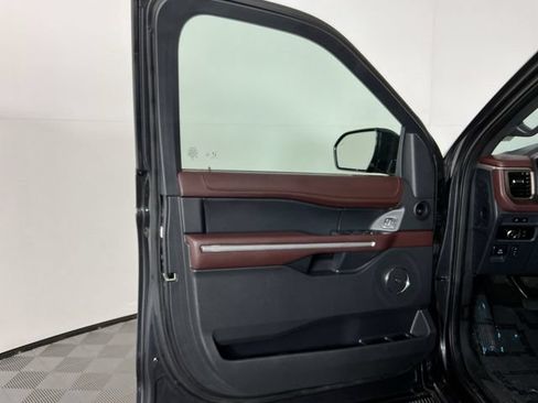 Used 2024 Ford Expedition Limited AWD/4WD image 11