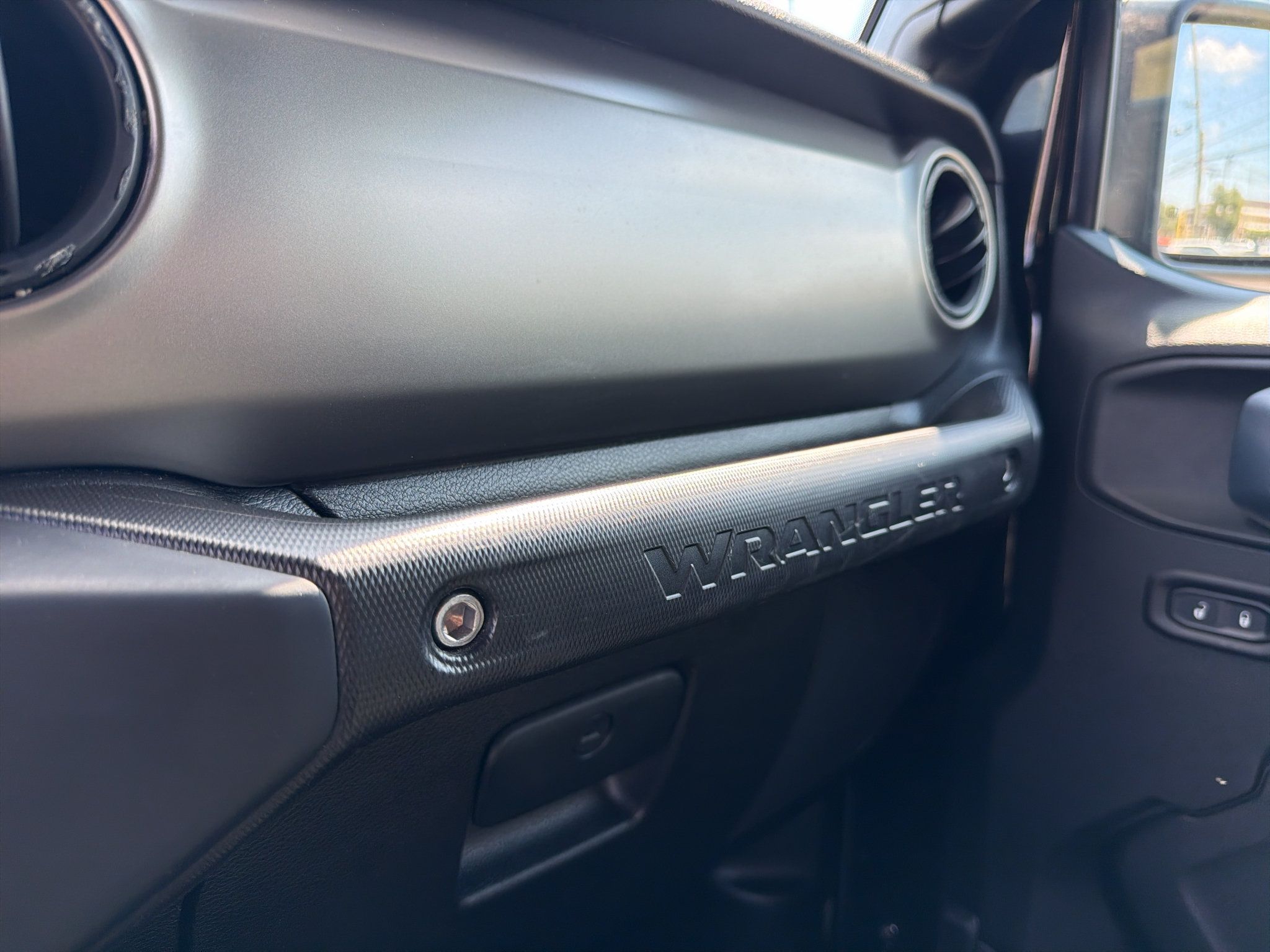 Used 2018 Jeep Wrangler Sport AWD/4WD image 24