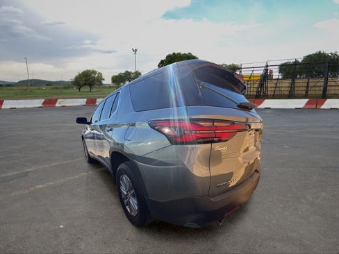 Used 2023 Chevrolet Traverse LT FWD image 4