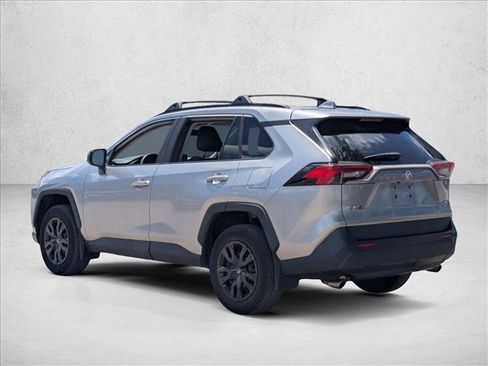 Used 2021 Toyota RAV4 LE AWD/4WD image 5