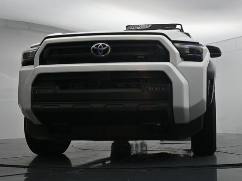 Used 2025 Toyota 4Runner SR5 AWD/4WD image 34