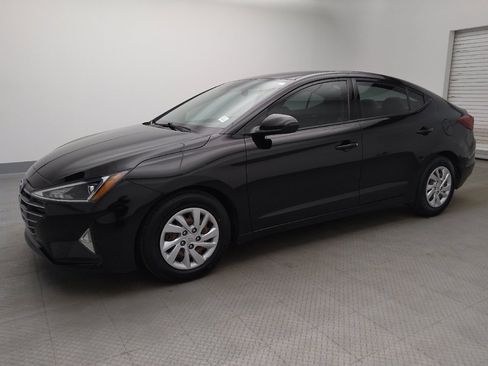 Used 2020 Hyundai Elantra SE FWD image 2