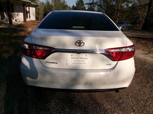Used 2015 Toyota Camry LE image 2
