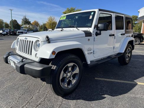 Used 2018 Jeep Wrangler Unlimited Sahara w/ Max Tow Package image 12