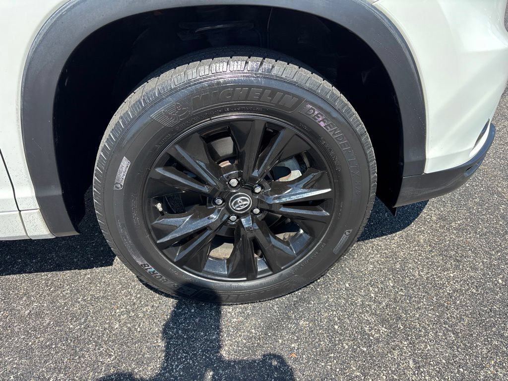 Used 2016 Toyota Highlander XLE FWD image 10