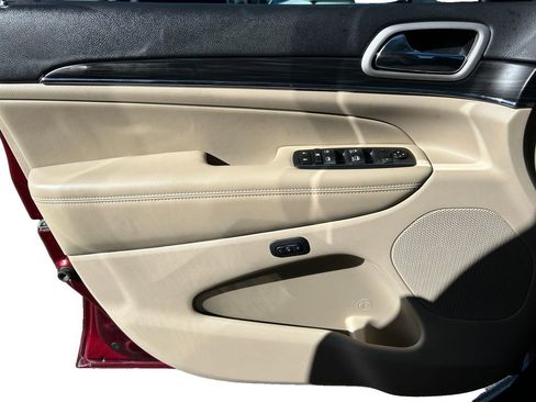 Used 2020 Jeep Grand Cherokee Limited image 17