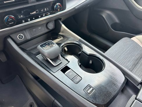 Used 2023 Nissan Rogue SV FWD image 13