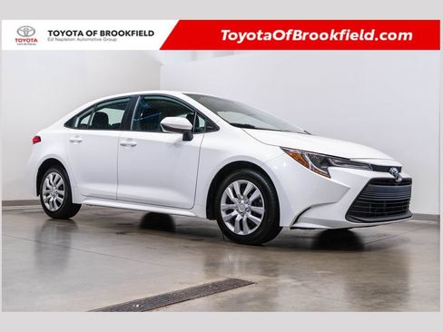 Used 2025 Toyota Corolla LE FWD image 1