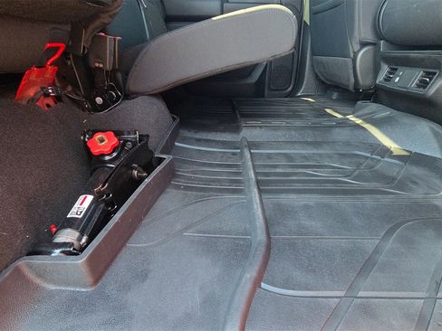 Used 2024 Chevrolet Silverado 1500 Custom image 17