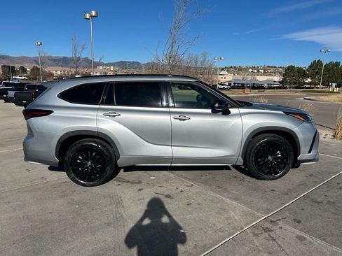 Used 2025 Toyota Highlander XSE image 9