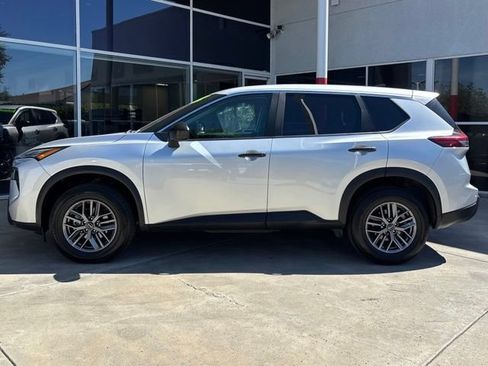 Used 2024 Nissan Rogue S FWD image 6