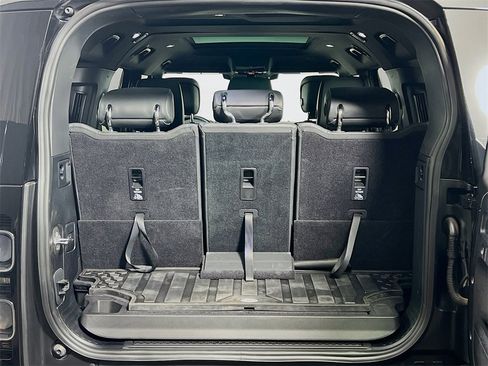 Used 2024 Land Rover Defender 130 X image 27