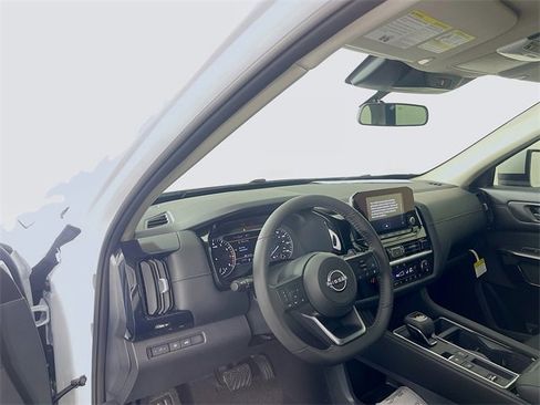 New 2025 Nissan Pathfinder SV image 7