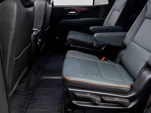 Used 2025 GMC Yukon AT4 w/ AT4 Premium Plus Package image 38