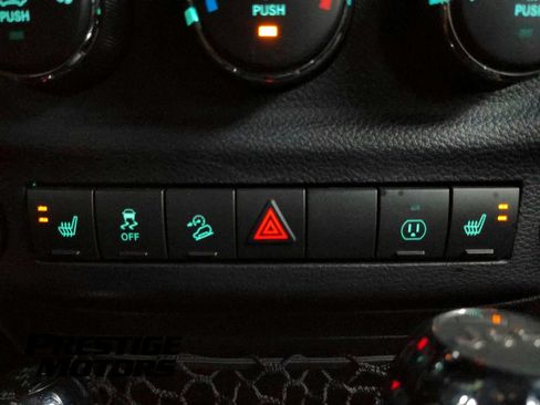 Used 2015 Jeep Wrangler Unlimited Rubicon w/ Connectivity Group AWD/4WD image 35