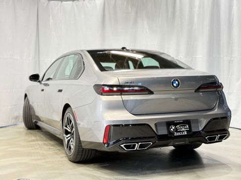 Used 2023 BMW 760i xDrive image 6