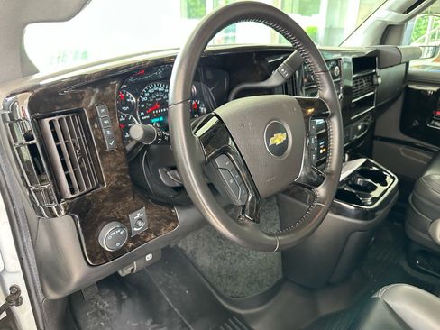 Used 2020 Chevrolet Express 2500 w/ Enhanced Convenience Package RWD image 20
