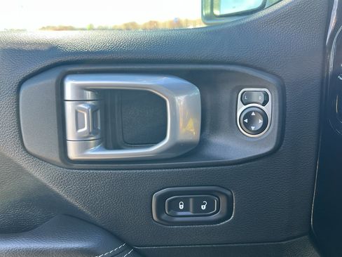 Used 2021 Jeep Wrangler Unlimited Sahara w/ Uconnect 4C Nav & Sound Group image 14