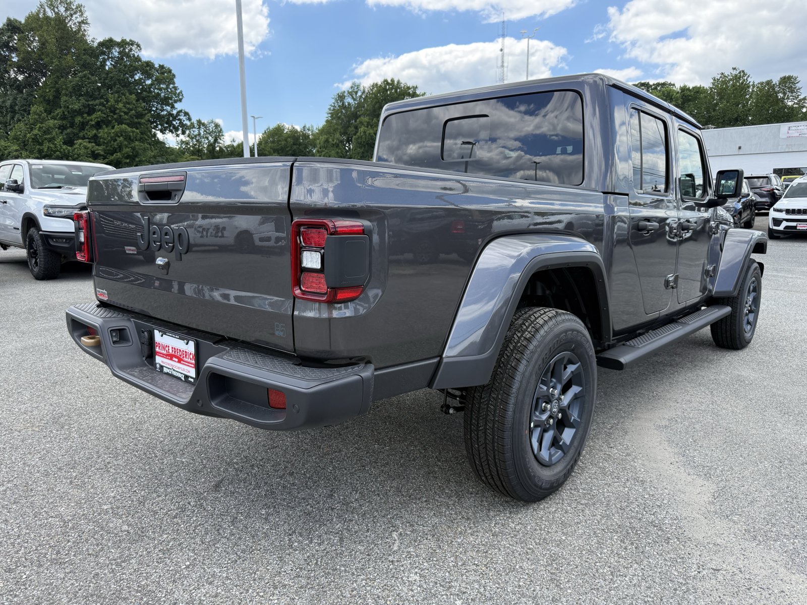 New 2026 Jeep Gladiator Sport AWD/4WD image 3