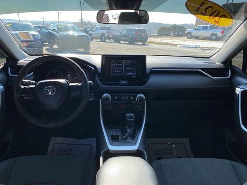 Used 2021 Toyota RAV4 XLE AWD/4WD image 21