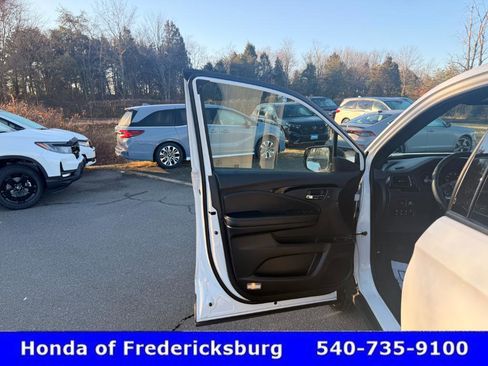 Used 2025 Honda Ridgeline Black Edition image 14