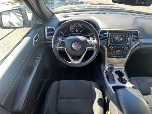 Used 2016 Jeep Grand Cherokee Laredo w/ Quick Order Package 23E AWD/4WD image 9