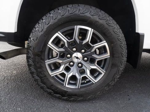 Used 2024 Chevrolet Colorado Z71 w/ Z71 Convenience Package 2 image 40