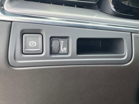 New 2026 Cadillac XT5 Luxury image 26